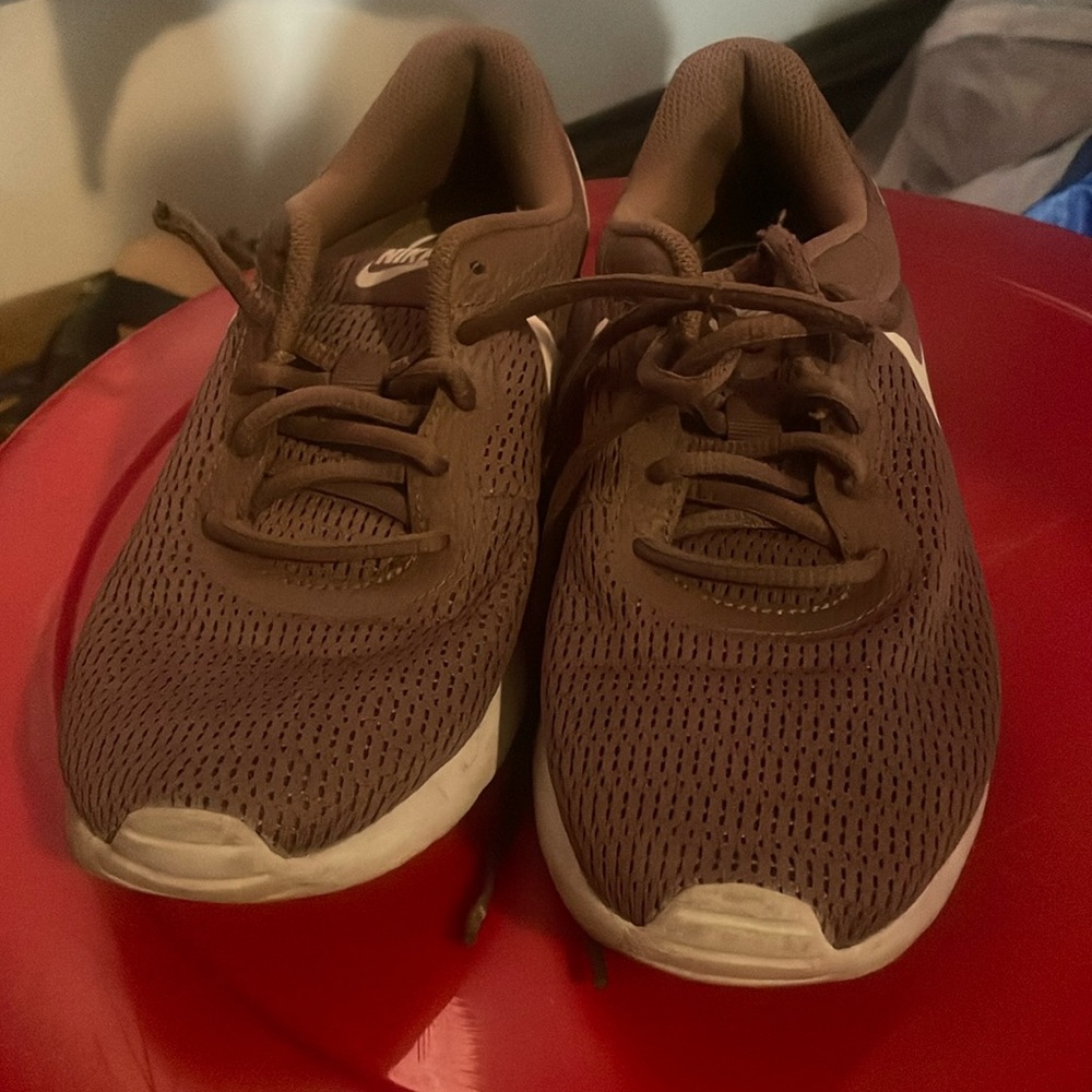 Nike tennis shoes